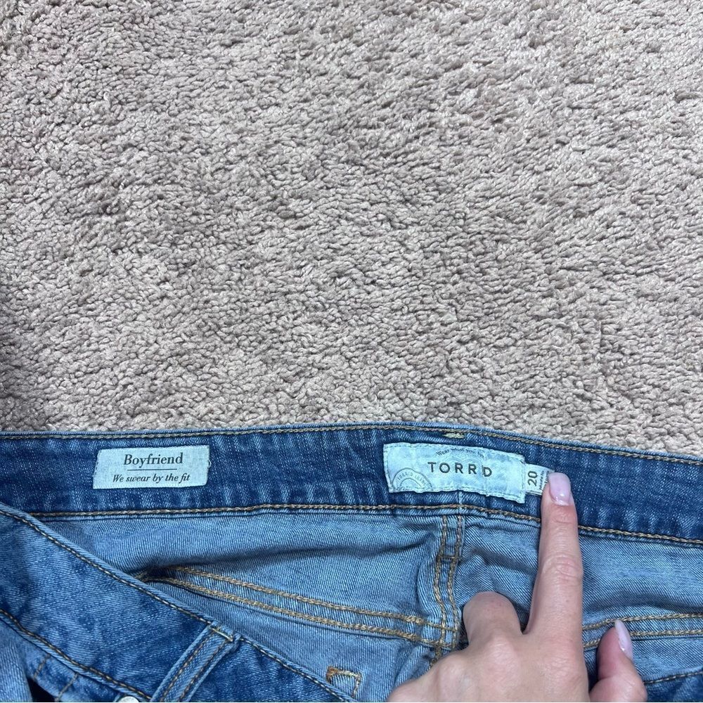 Torrid Jeans Womens Blue Denim Boyfriend Distressed Straight Leg Stretch Size 20 - Picture 4 of 7